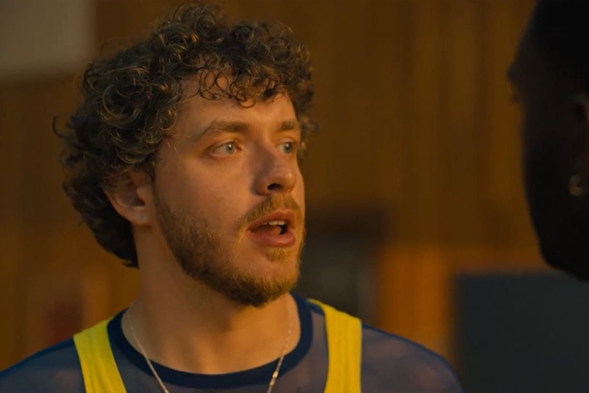 Jack Harlow como Jeremy en "Los blancos no saben saltar" (Foto: 20th Century Studios)