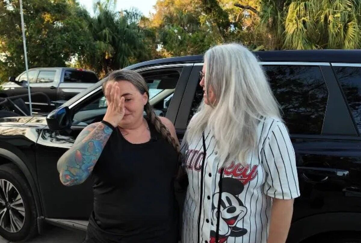 “Ella nos salvó la vida. No importa cuánto se niegue a aceptarlo… realmente lo hizo”, dijo Brandi Clarke, expresando su gratitud. (CBS12 News)