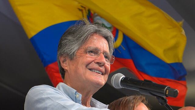 Ecuador da un giro a la derecha en medio de una “triple crisis económica, social y sanitaria”
