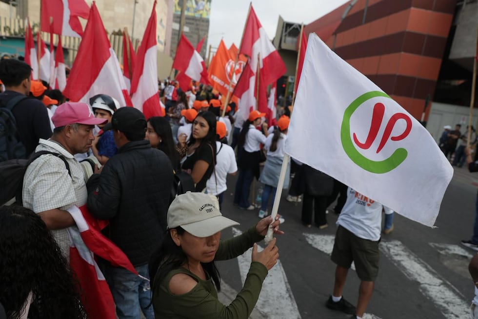 Los postulantes de Fuerza Popular y Juntos por el Perú exponen sus propuestas de gobierno ante el electorado. (Foto: Julio Reaño / @photo.gec)