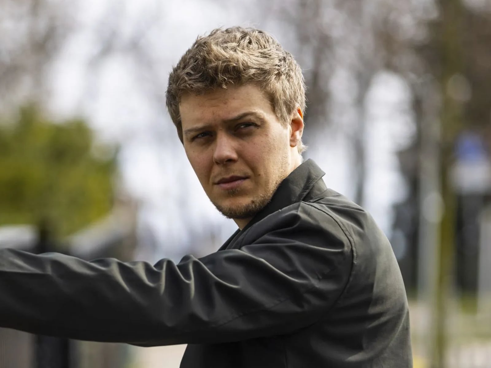 Jakub Gierszał es una de las protagonistas de "Los colores del mal; Rojo" (Foto: Netflix)