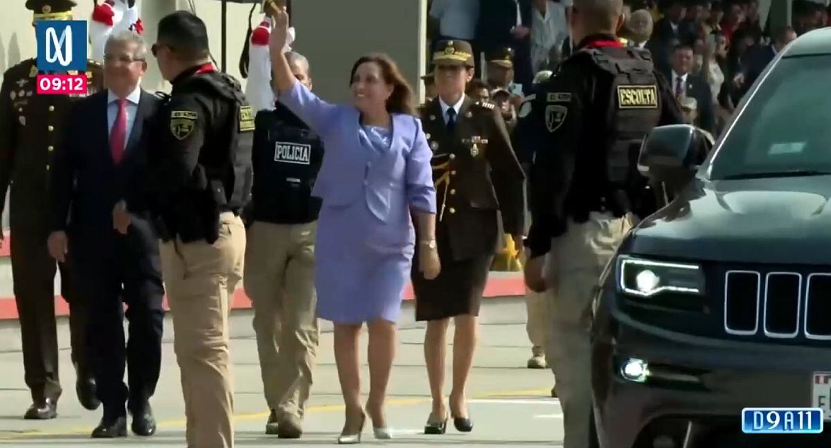 Dina Boluarte evitó acercarse siquiera a la tribuna destinada a la prensa en el Cuartel General del Ejército. (Canal N)