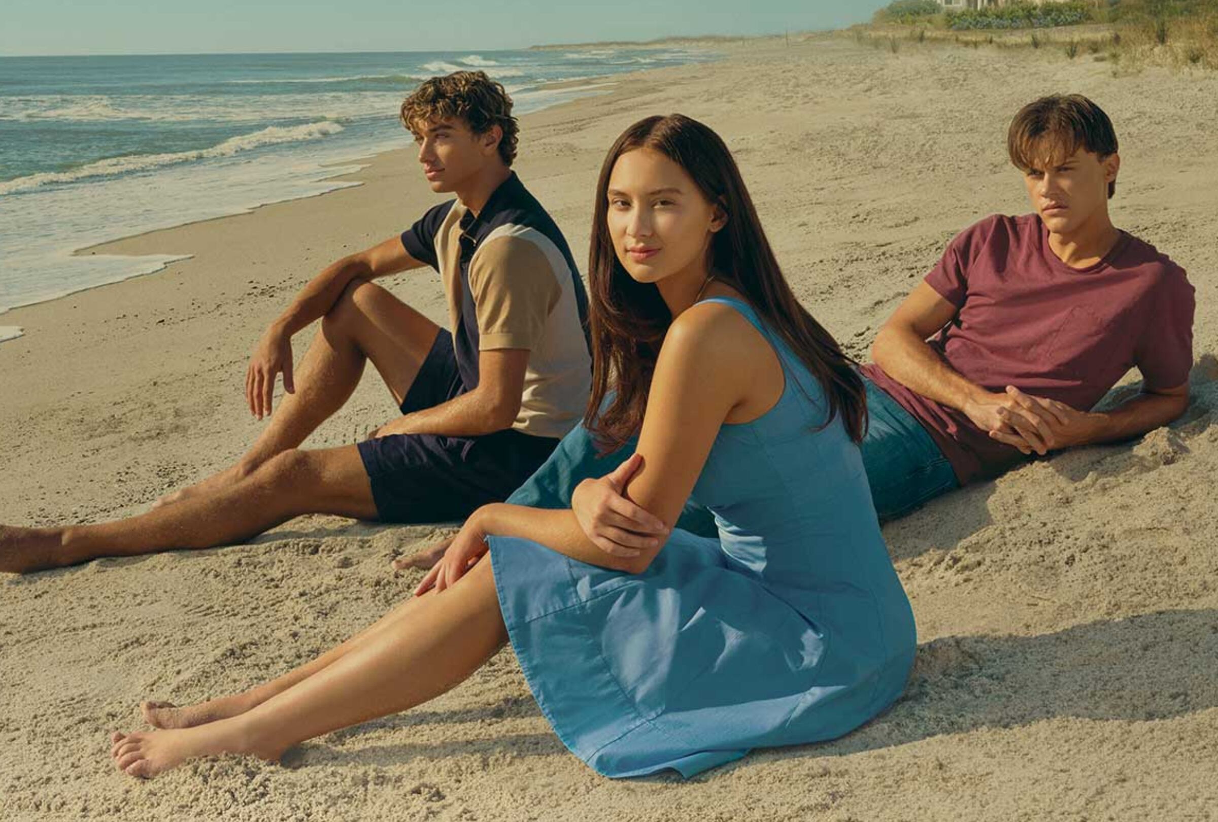 En unas vacaciones anuales de verano, Belly se reúne con los hermanos Conrad y Jeremiah, y está atrapada en un triángulo amoroso (Foto: Amazon Prime Video)