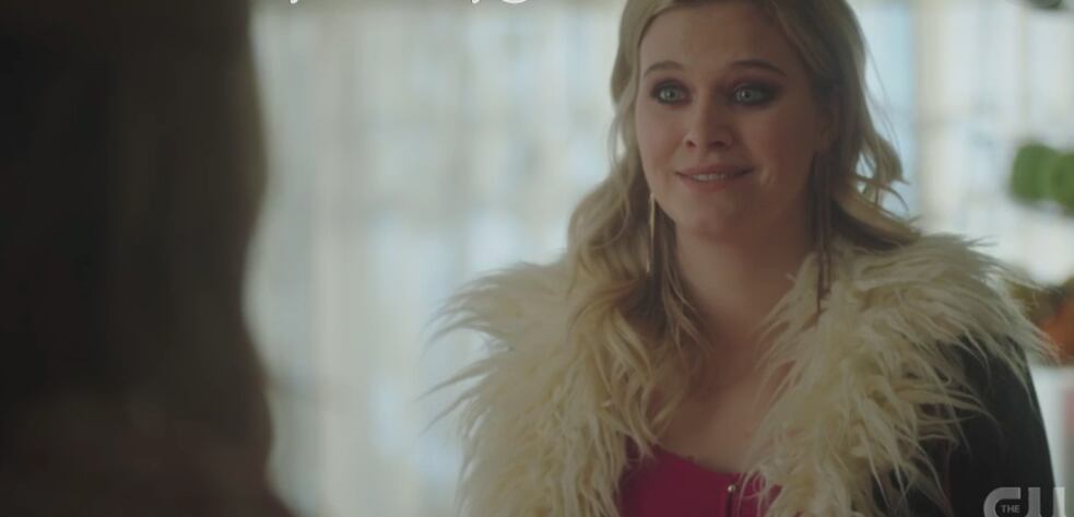 Polly está haciendo cosas extrañas en la temporada 5 (Foto: The CW)