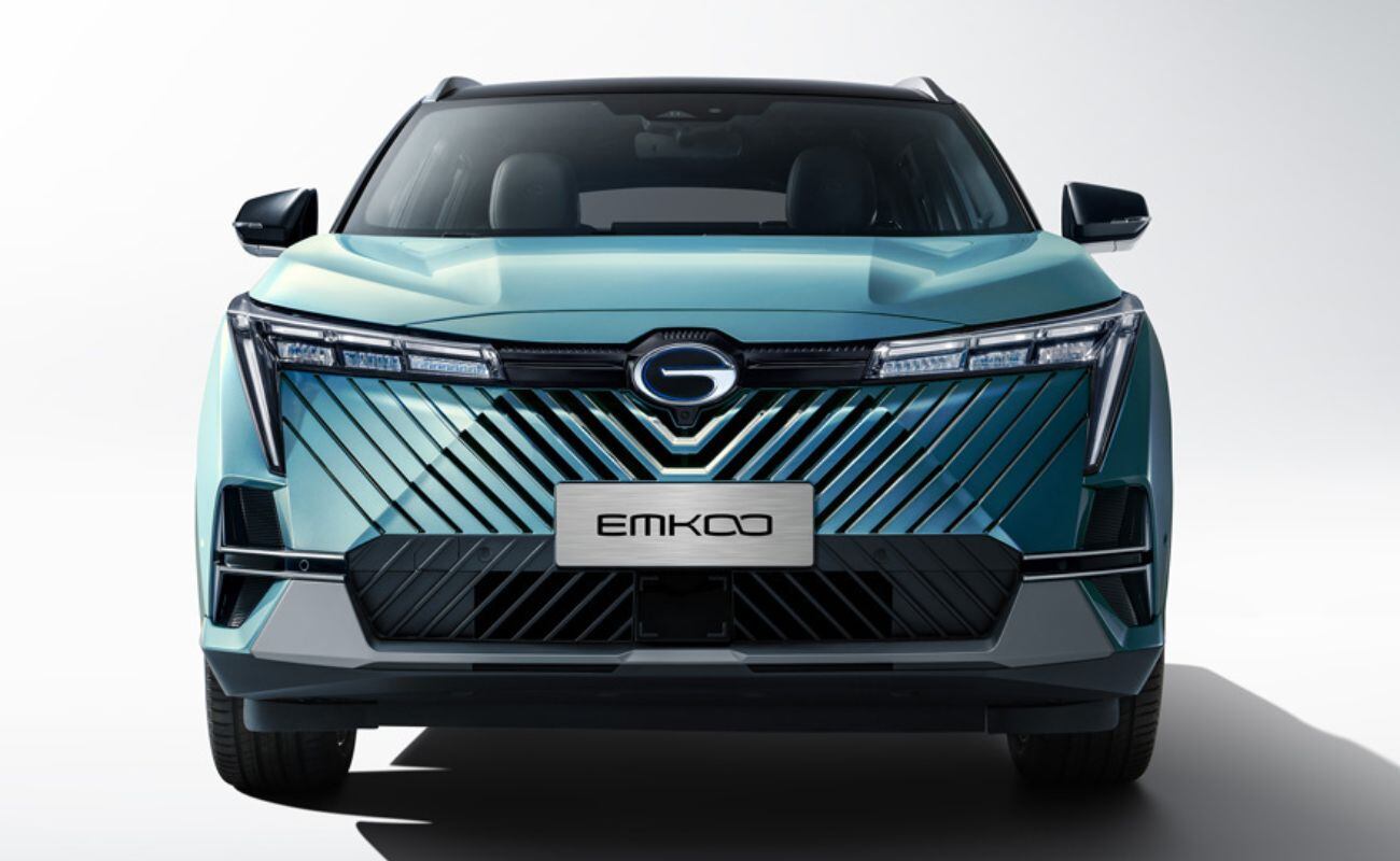 Su diseño resalta por su máscara frontal futurista y sus luces en forma de colmillo. Foto: GAC Motor