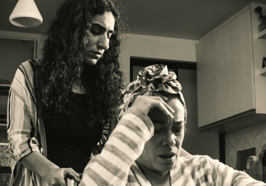 Ebelin Ortiz y a Vero Rova en una escena de "Pólipos". (Foto: Difusión)