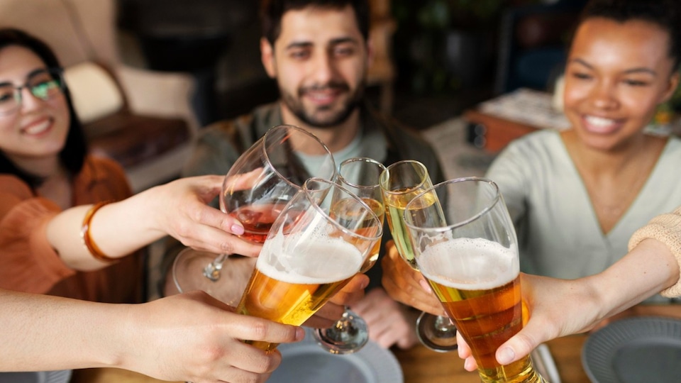 Estos hábitos diarios que parecen inofensivos aumentan el riesgo de cáncer, según un científico biomédico