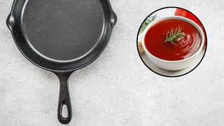 Cómo pulir los sartenes de acero usando salsa de tomate