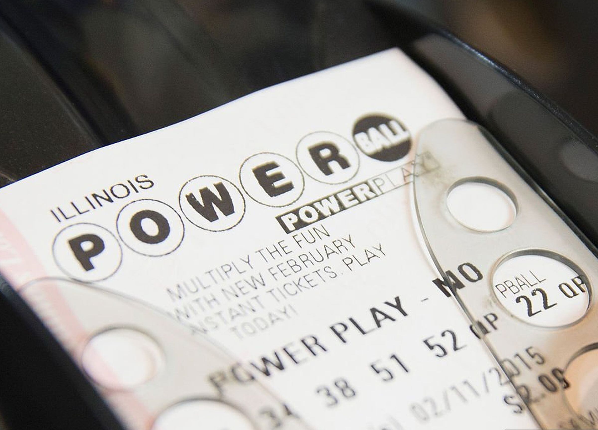 Si un gran premio de Powerball no es reclamado, el dinero debe ser devuelto a todas las loterías en proporción a sus ventas para el sorteo. (Foto: Scott Olson / Getty Images)