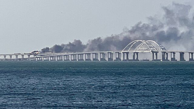 Putin señala a Ucrania como autor del ataque “terrorista” contra puente de Crimea