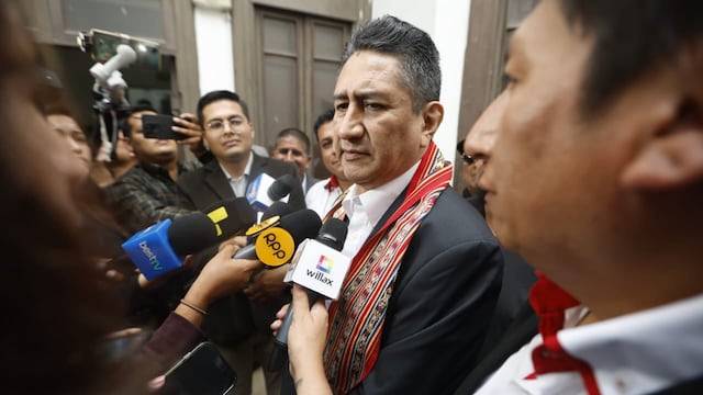 Vladimir Cerrón reaparece en evento de Perú Libre: “Siempre he permanecido en territorio peruano”