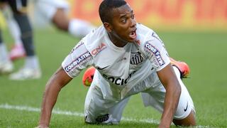 Robinho podría ser suspendido doce fechas por empujar a árbitro