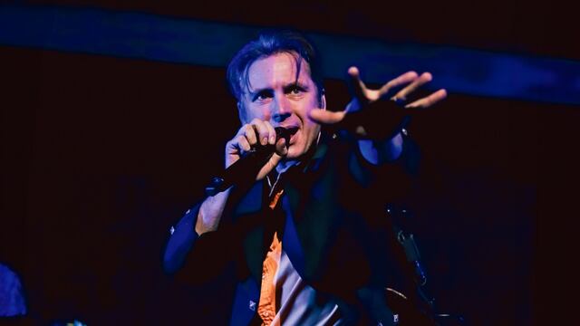 Alex Kapranos, vocalista y líder de Franz Ferdinand, ofreció un potente espectáculo junto a su banda. (Foto: Edgard Lescano)