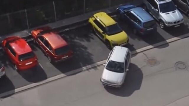 YouTube: Siguen los 'fails' al estacionar