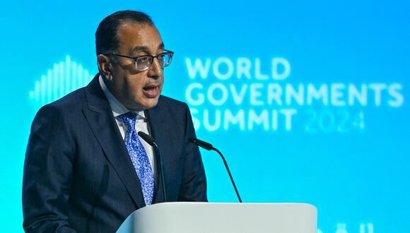 El primer ministro de Egipto, Mostafa Madbouli, habla en la Cumbre Mundial de Gobiernos en Dubai el 12 de febrero de 2024. (Foto de RYAN LIM / AFP)