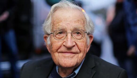 Noam Chomsky está vivo: esposa del intelectual desmintió su muerte (Foto: AFP)