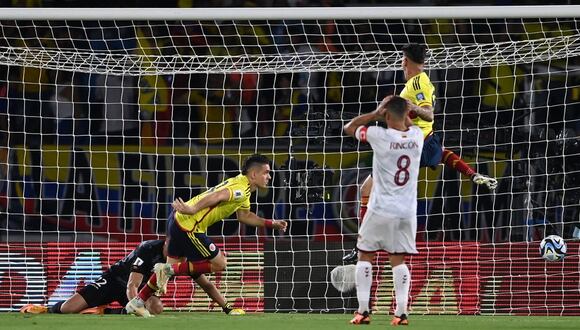 Colombia's forward Rafael Santos Borre (L) celebrates after scoring a goal during the 2026 FIFA World Cup South American qualifiers football match between Colombia and Venezuela at the Roberto Melendez Metropolitan stadium in Barranquilla, Colombia, on September 7, 2023. (Photo by JUAN BARRETO / AFP)
