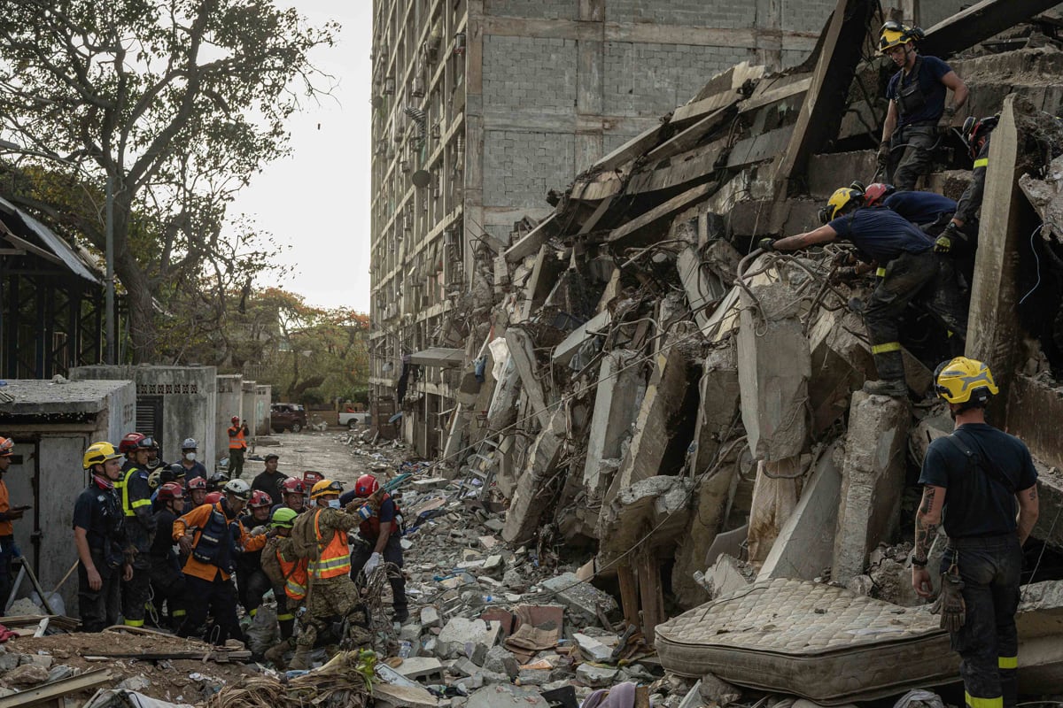 Un operativo de rescate de casi 23 horas aviva la esperanza en Venezuela tras los terremotos