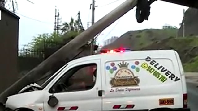 Costa Verde: Auto se despista por exceso de velocidad y deja a conductor herido | VIDEO