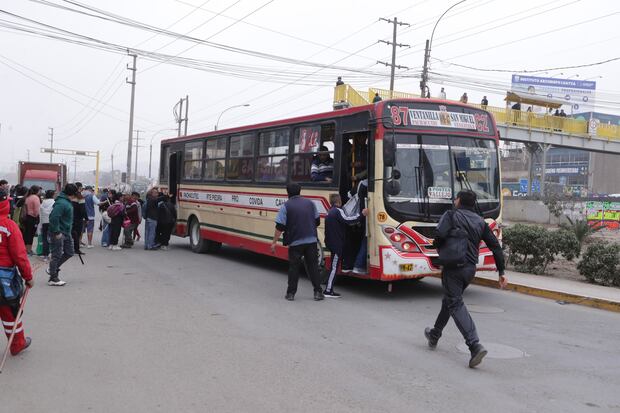 Los transportistas fueron dispersados por la policía (foto: Alessandro Currarino).