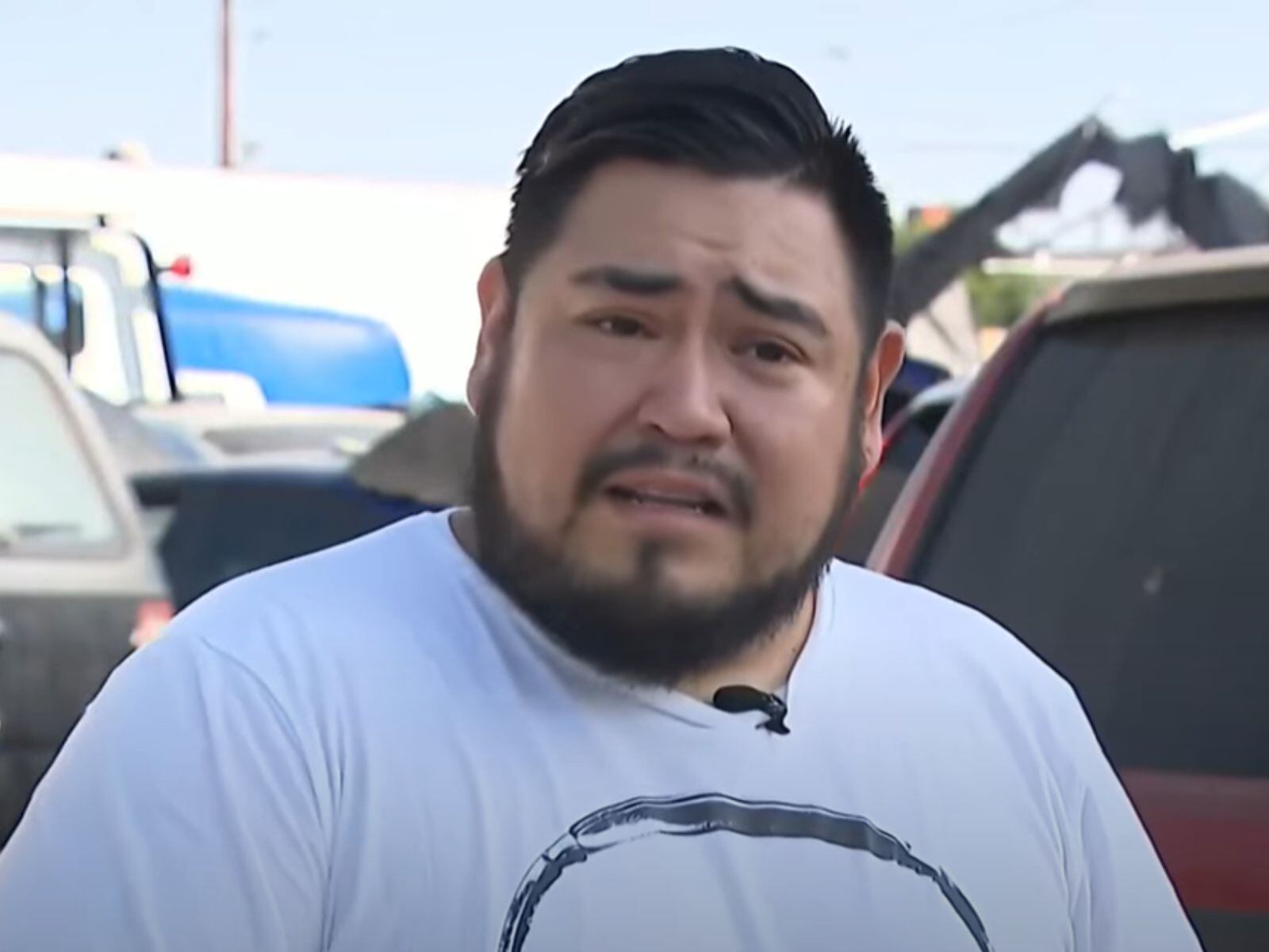 Javier asegura que no opuso resistencia alguna durante la intervención de los agentes de ICE. (Crédito: Noticias Telemundo / YouTube)