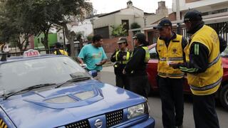 Corredor azul: Trece taxis colectivos llevados al depósito hoy