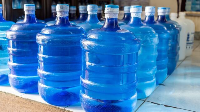 Sancionan a siete empresas y personas naturales que concertaron precio de agua embotellada en Puerto Maldonado