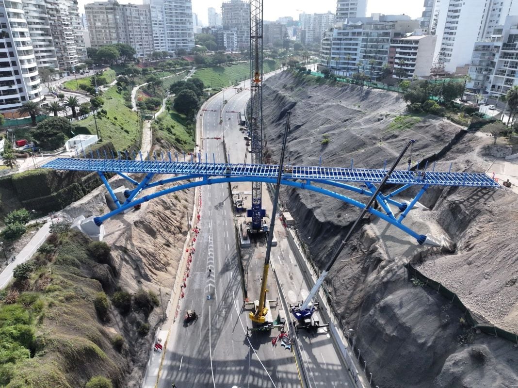 La grúa que realizaba obras en la Bajada de Armendáriz fue retirada. Foto: Municipalidad de Miraflores/ referencial