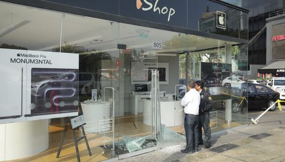 Robo en tienda de celulares en Miraflores. Foto: Britanie Arroyo / @photo.gec