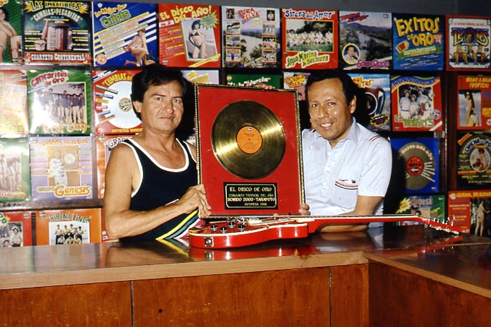 Tulio Trigozo Reátegui de Sonido 2000 junto a Alberto Maraví de Infopesa.