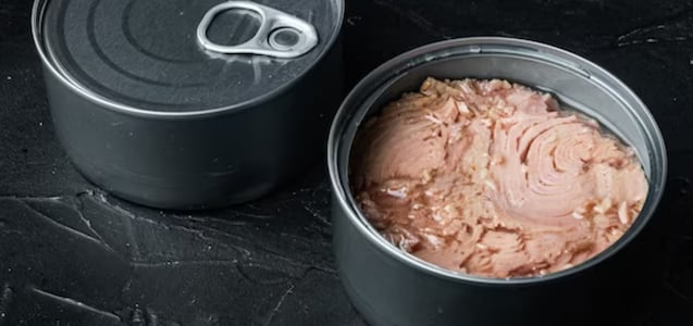 Por qué no es recomendable refrigerar una lata de atún abierta