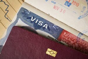 ¿Eres adulto mayor y necesitas la visa americana? Mira AQUÍ cómo obtenerla sin pasar por entrevista