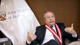 Todo es falso, pero renuncio