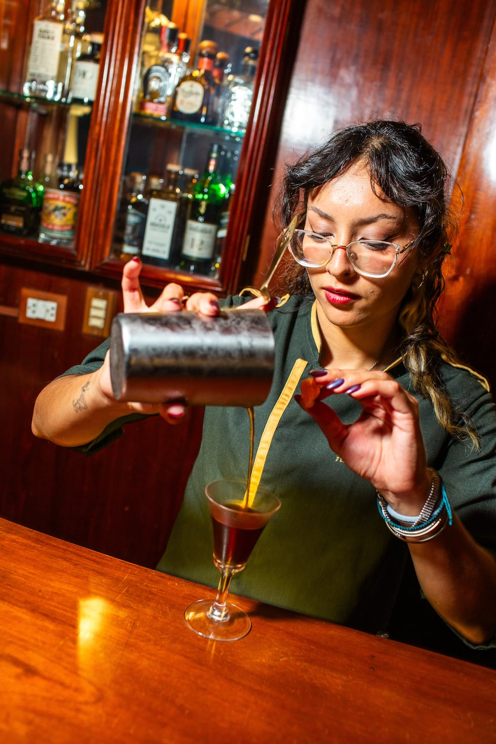 El nombre del café-bar rinde homenaje a Henry Meiggs, empresario ferroviario clave en la historia del Perú.