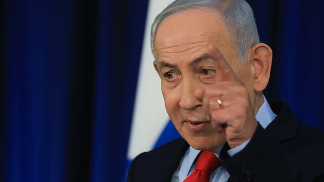 Netanyahu dice que seguirán atacando en “todos los frentes” tras impacto directo en Arad