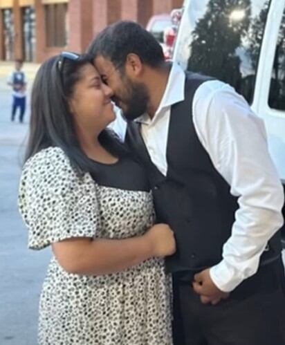 Brayan Martínez está casado actualmente con Johana, con la cual tiene hijos. (Crédito: Univision Atlanta / YouTube)