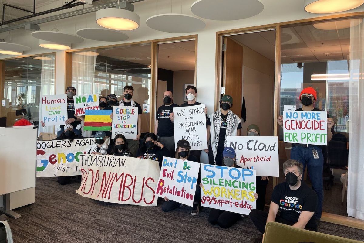 El despido de los 28 empleados estuvo relacionado a la protesta organizada el 16 de abril por el grupo "No Tech for Apartheid", el cual se opone a un contrato que proporciona servicios en la nube al gobierno de Israel.