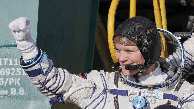 Quién es Anne McClain, la astronauta acusada de cometer el primer delito en el espacio