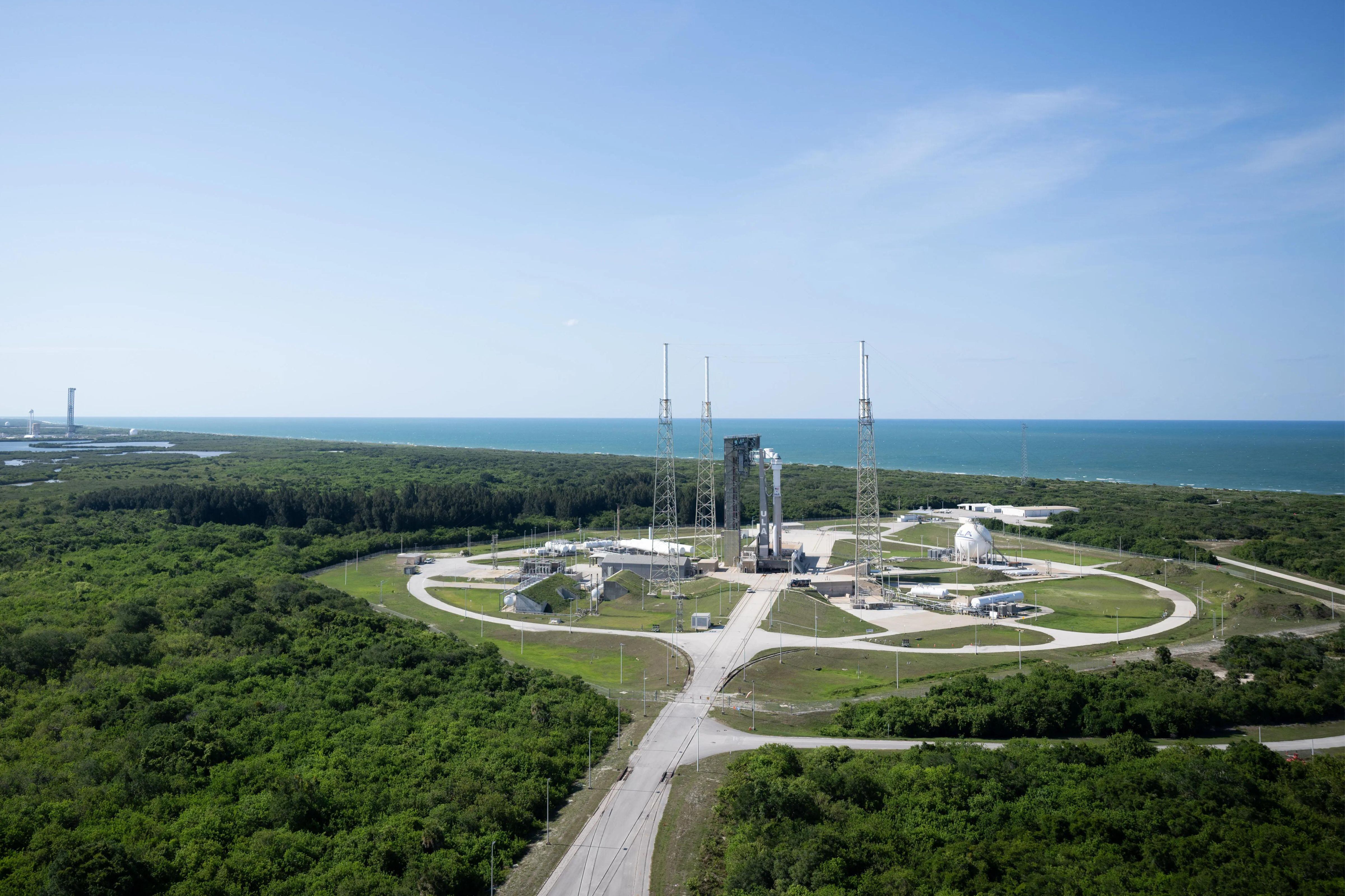 Un cohete Atlas V de United Launch Alliance con la nave espacial Starliner de Boeing aparece desde el Complejo de Lanzamiento Espacial 41 en la Estación de la Fuerza Espacial de Cabo Cañaveral en Florida. Los astronautas de la NASA Butch Wilmore y Suni Williams se lanzarán a bordo de Starliner para la prueba de vuelo con tripulación Boeing de la agencia. (Foto: NASA/Joel Kowsky)