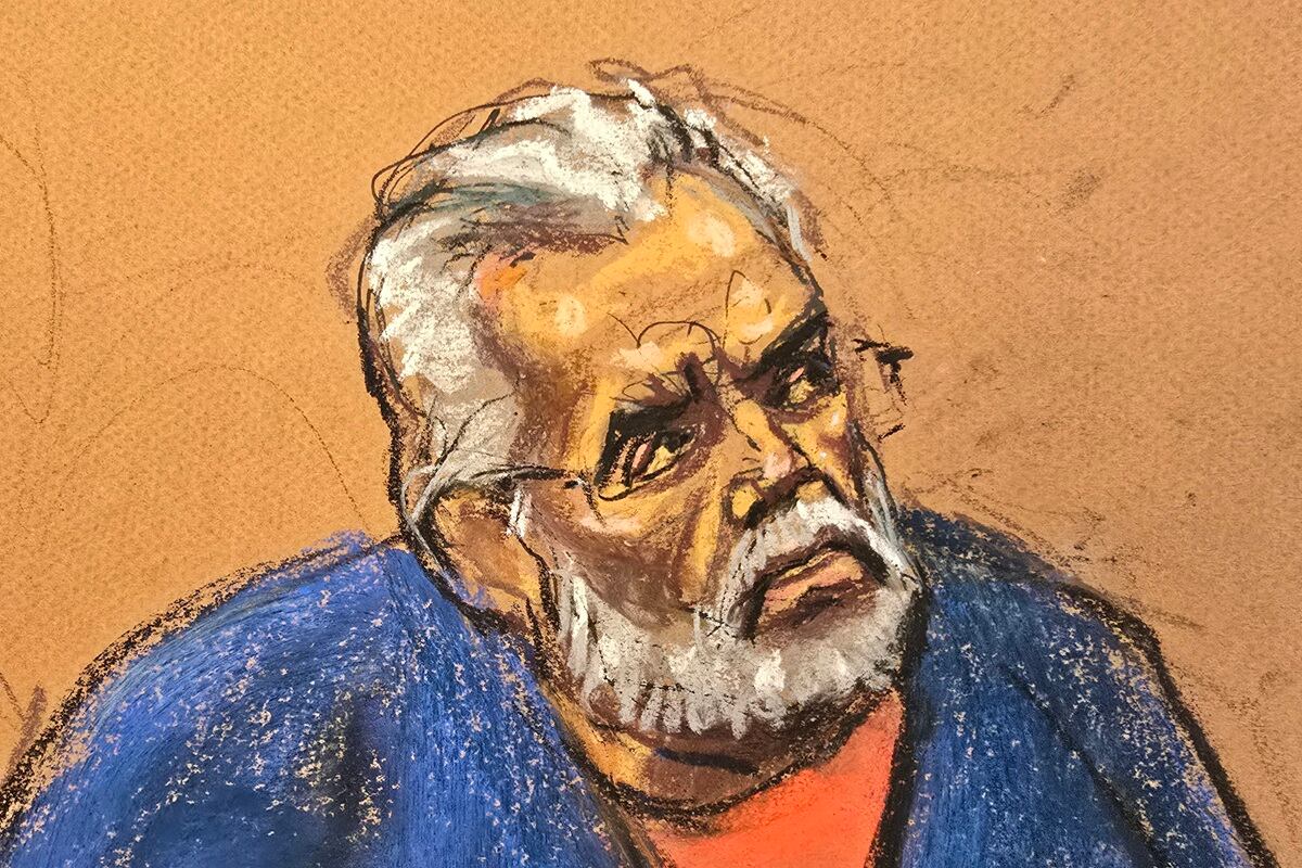 El narcotraficante mexicano Ismael 'El Mayo' Zambada durante el juicio realizado en un tribunal federal, en Nueva York, Estados Unidos, el 25 de agosto de 2025. (Dibujo de Jane Rosenberg / EFE)