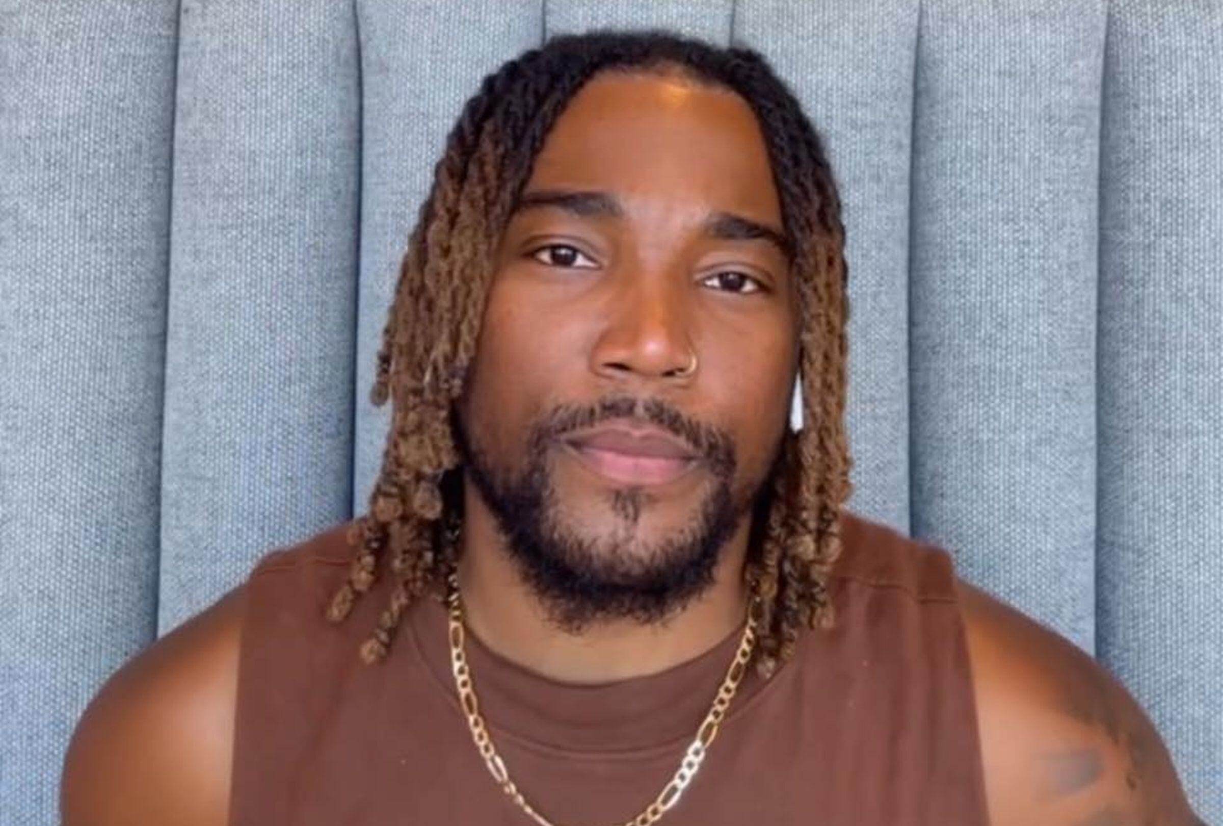 En esta imagen se aprecia al hombre de Houston que ahorró durante 9 meses para pagar la hipoteca de su madre. (Foto: Dré Will / Facebook)