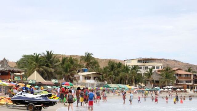 Piura: Máncora es declarada playa no apta para los bañistas