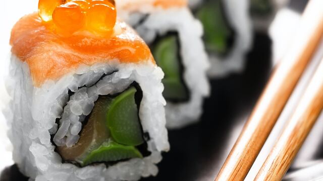 En media hora y con salmón: aprende a hacer tus propios makis en casa