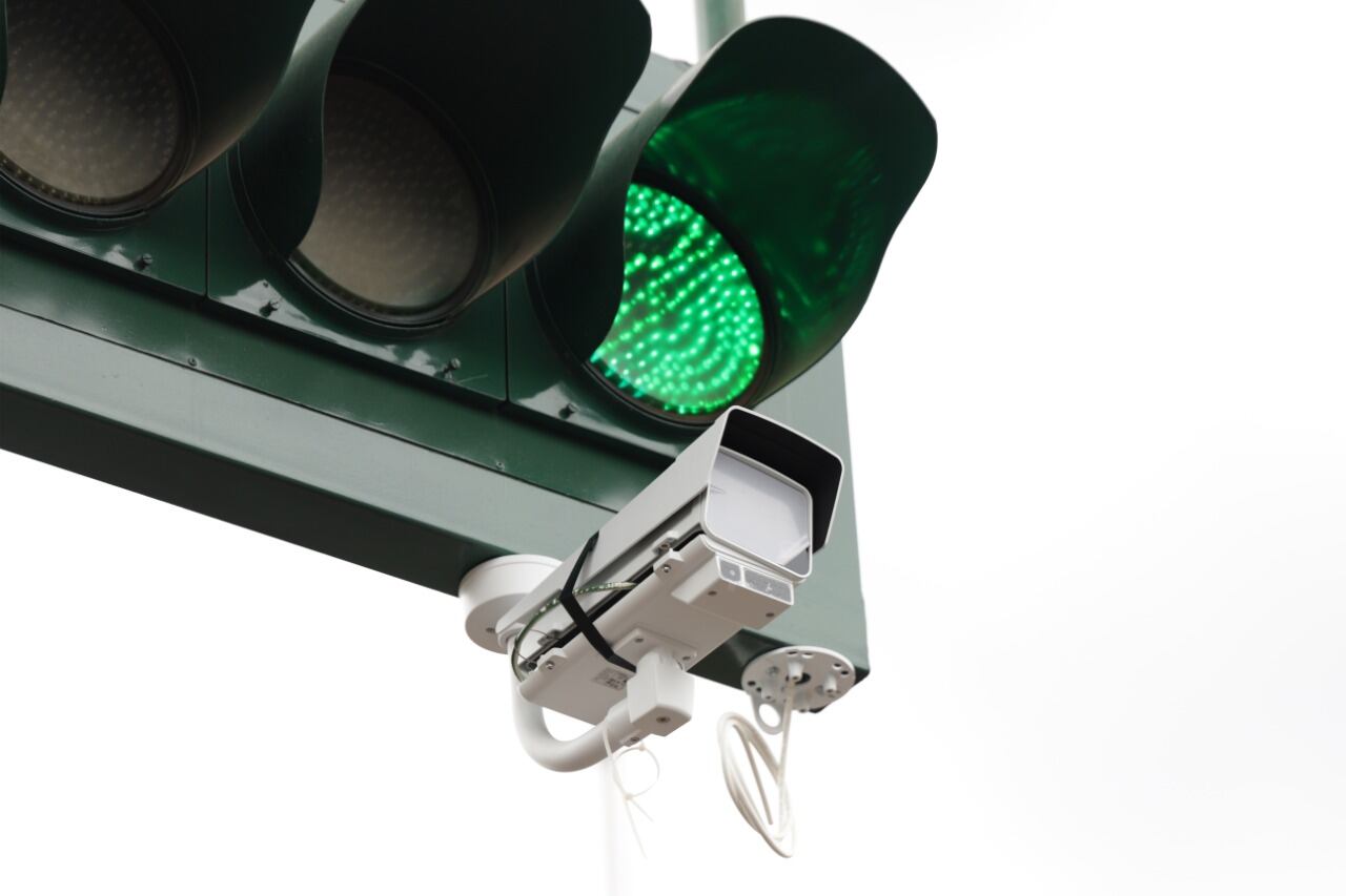 Las fotopapeletas son generadas por los cinemómetros, ubicados en varios puntos de la ciudad, en calles y avenidas.