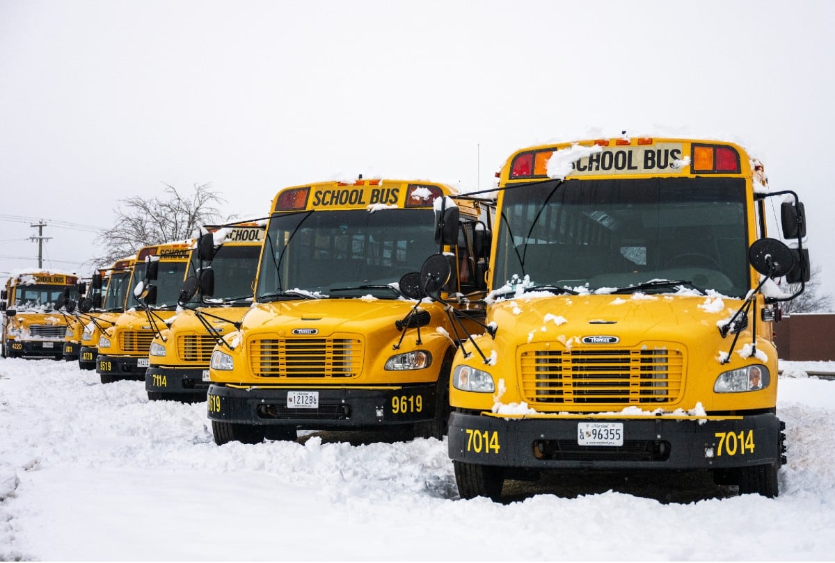 Los distritos de Nueva York y Nueva Jersey ajustaron horarios por la tormenta y sus fuertes impactos. | Crédito: Jim WATSON / AFP