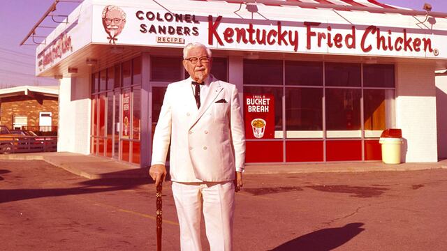 ¿Quién fue el Coronel Sanders, el hombre detrás del pollo frito más famoso?