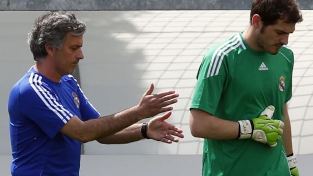Silbidos a Mourinho y ovación a Iker Casillas de la afición del Bernabéu