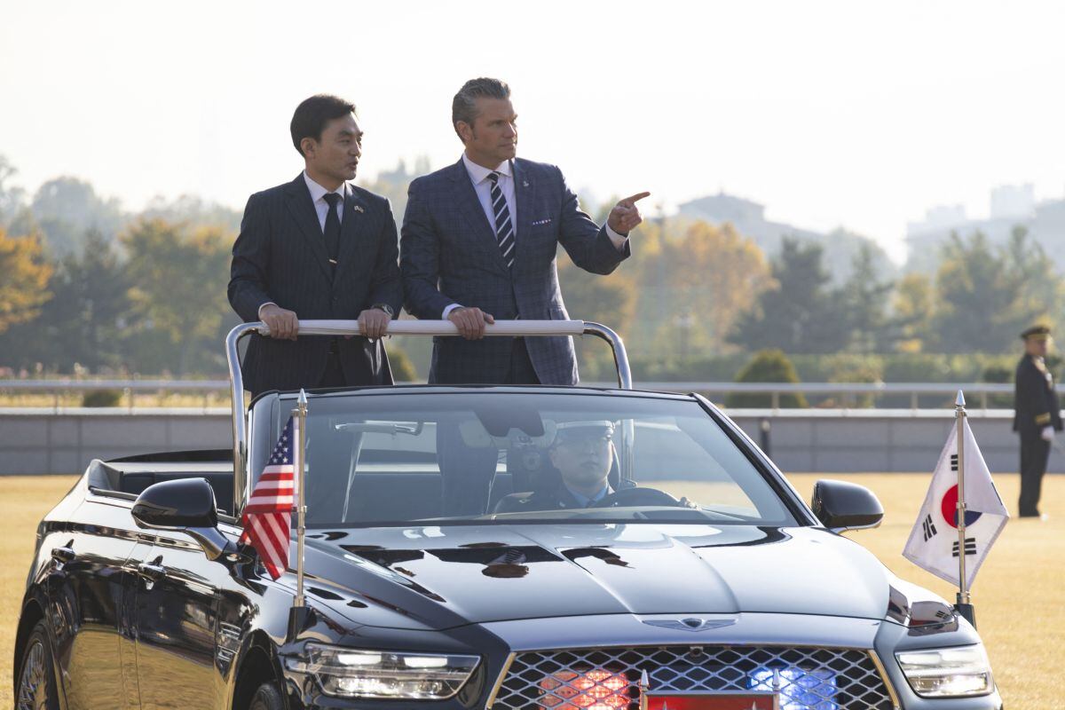 El secretario de Defensa de EE. UU., Pete Hegseth, y el ministro de Defensa de Corea del Sur, Ahn Gyu-back, el 4 de noviembre de 2025. Foto: JEON HEON-KYUN / POOL / AFP