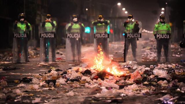 Callao: trabajadores de limpieza protestaron arrojando y quemando basura en calles | FOTOS 