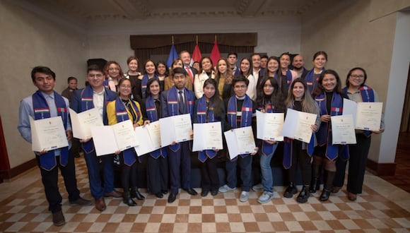 Veintinueve estudiantes peruanos viajarán a Hungría para seguir estudios de pregrado y posgrado gracias a la Beca Stipendium Hungaricum 2024 | Foto: Pronabec - Minedu / Facebook